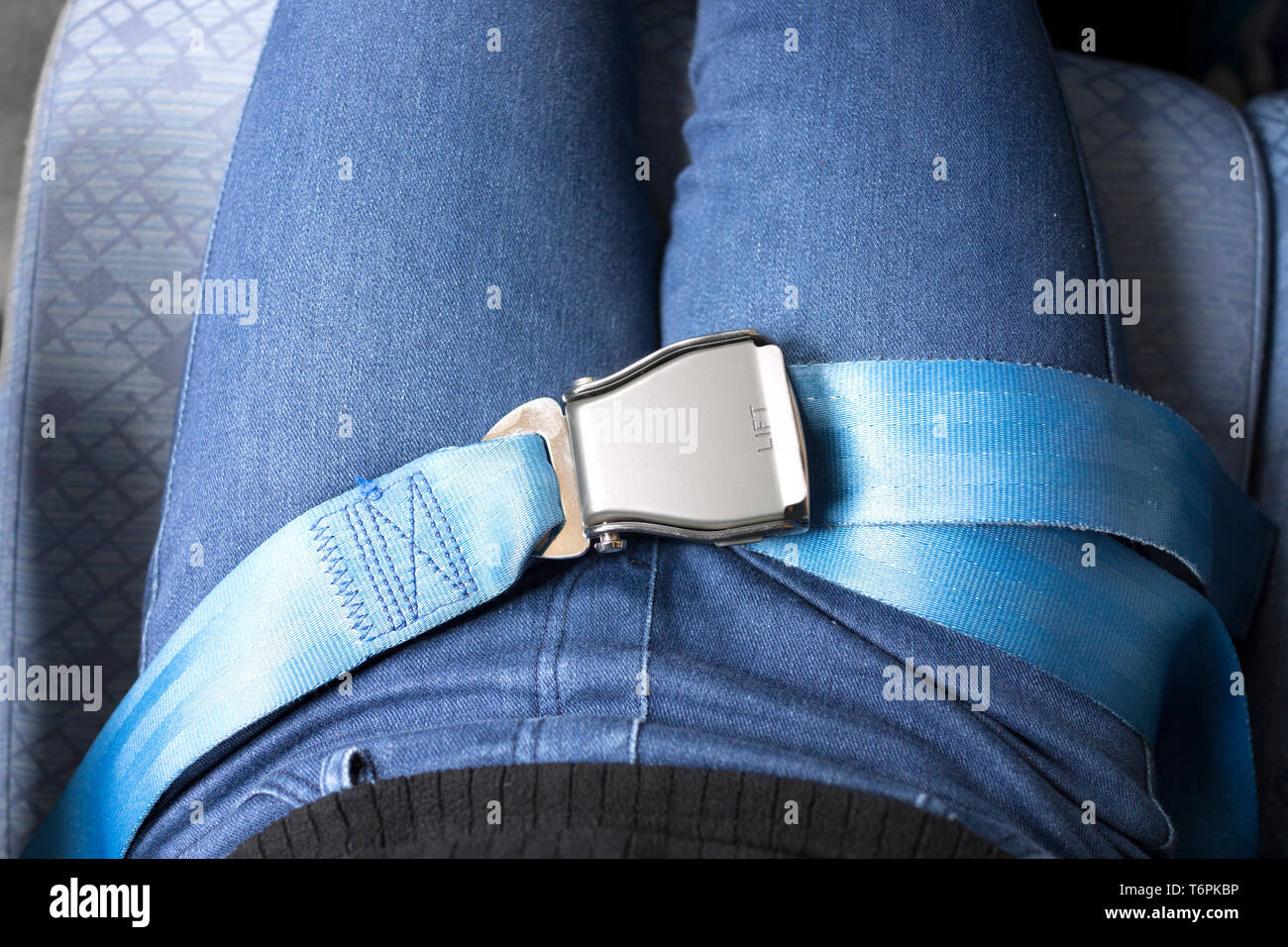 Close-up d'une ceinture de sécurité dans l'avion. Concept d'un vol  sécuritaire. La sécurité au volant avec voiture Photo Stock - Alamy