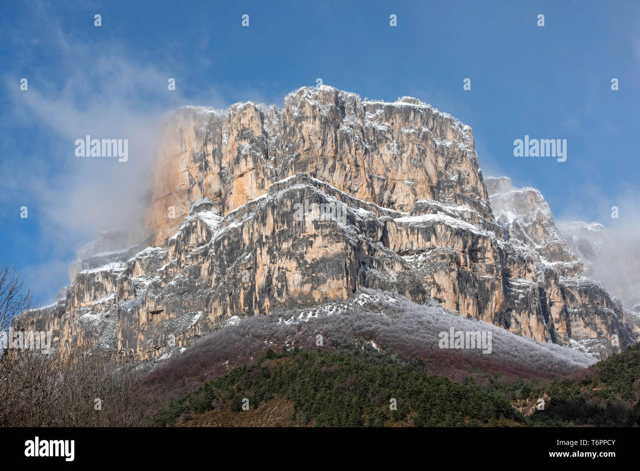 Treschenu-Creyers (sud-est de la France) : l'Archiane cirque dans la région Pays de Diois, Drôme département, à l'entrée de la nature nationale Rese Banque D'Images