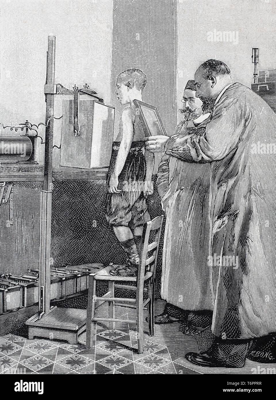 Un patient en cours d'examen avec des rayons X, des rayons X, 1890, illustration historique, Allemagne Banque D'Images
