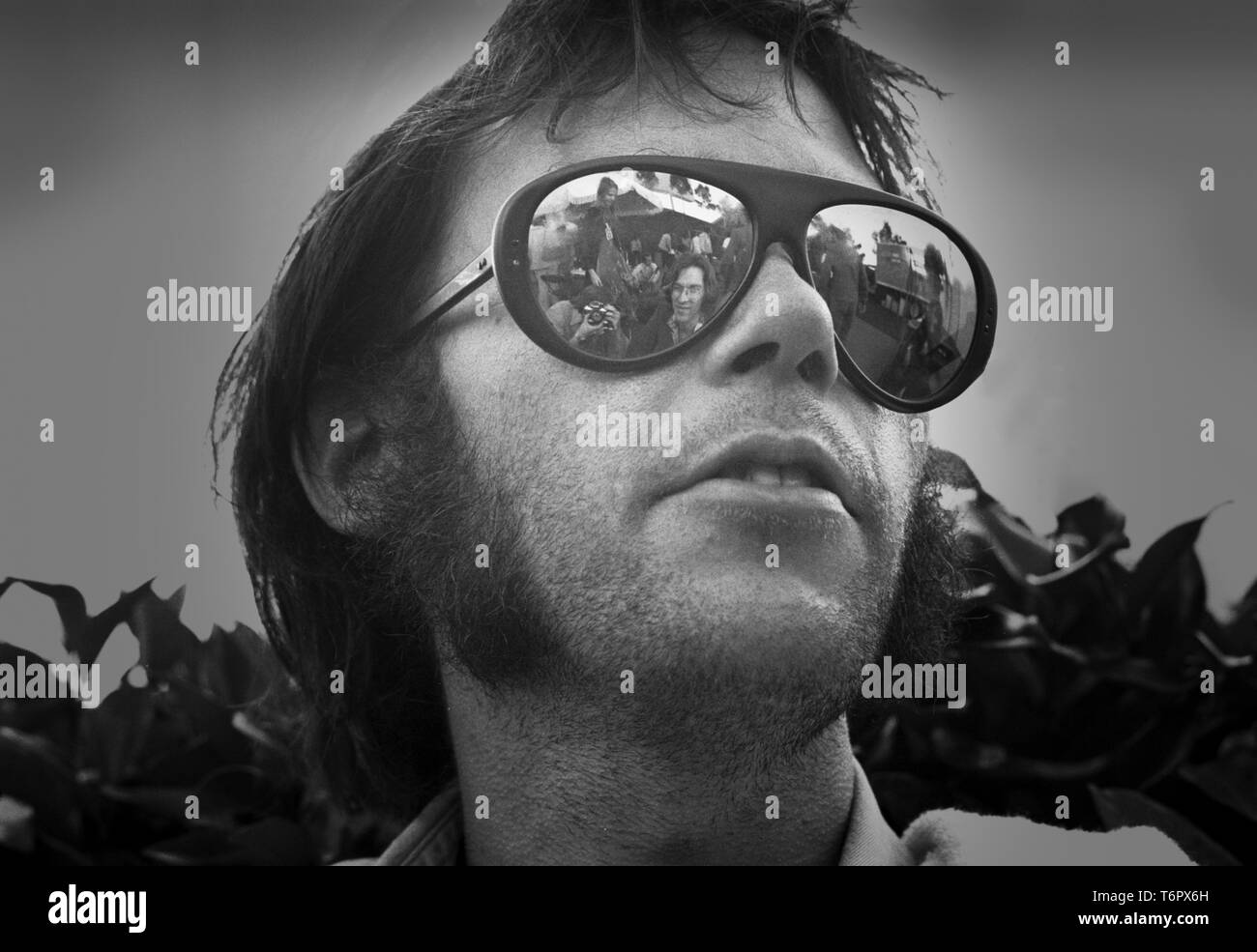 OAKLAND, USA - Le 14 juillet : Neil Young posés au stade d'Oakland, Californie le 14 juillet 1974 au cours de l'Crosby, Stills, Nash & Young 1974 US Tour (photo de Gijsbert Hanekroot) Banque D'Images