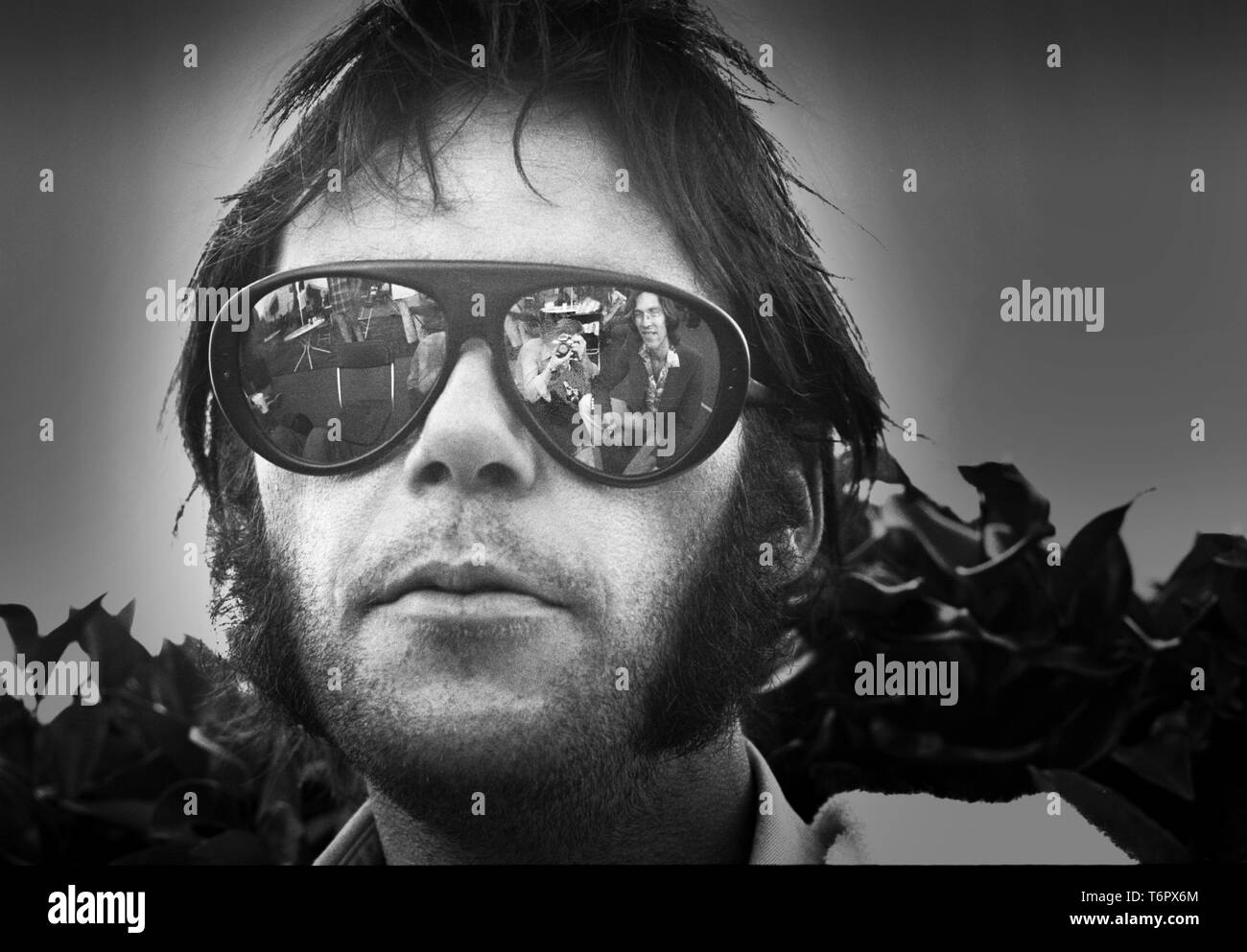 OAKLAND, USA - Le 14 juillet : Neil Young posés au stade d'Oakland, Californie le 14 juillet 1974 au cours de l'Crosby, Stills, Nash & Young 1974 US Tour (photo de Gijsbert Hanekroot) Banque D'Images