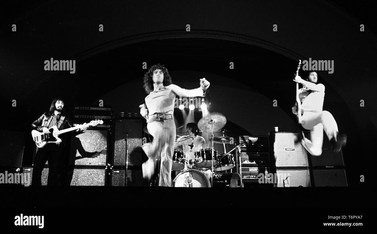 VOORBURG, Pays-Bas - 10 mars : l'OMS en concert sur scène à Voorburg, Pays-Bas le 10 mars 1973 L-R John Entwistle, Keith Moon, Roger Daltrey, Pete Townshend (photo de Gijsbert Hanekroot) Banque D'Images