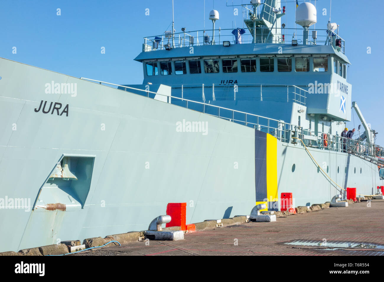 Le navire de patrouille de la pêche JURA amarré au port de Stornoway, Isle Of Lewis, Western Isles, îles Hébrides, Ecosse, Royaume-Uni Banque D'Images