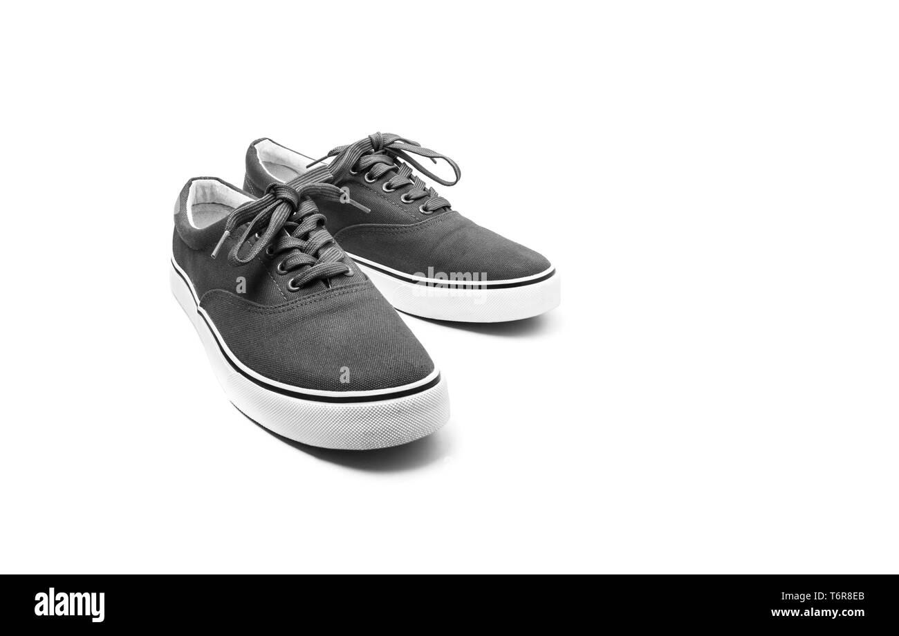 Une paire de chaussures en toile noir isolé sur fond blanc avec clipping path Banque D'Images