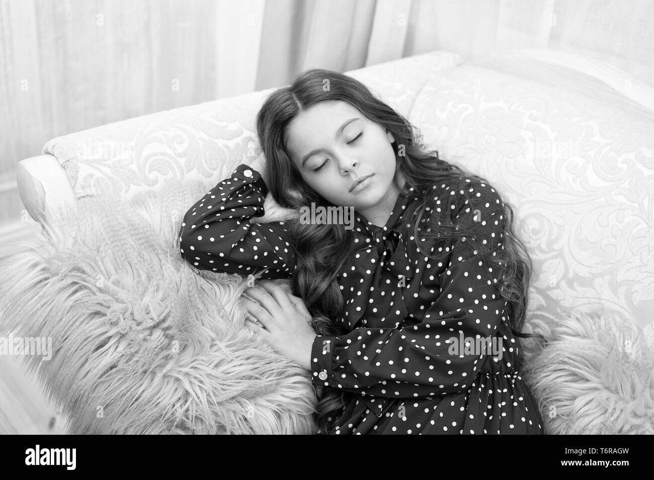 Le Matin Avant Noel Le Sommeil En Attente De Santa Hiver Petite Fille Dormir A La Maison Noel Famille Vacances Bonne Annee Sweet Home Petit Enfant Fille Attendre Pour Cadeau De Noel Le Matin Avant Noel Le Sommeil En Attente De Santa Hiver Petite Fille Dormir A La Maison Noel Famille Vacances Bonne Annee Sweet Home Petit Enfant Fille Attendre Pour Cadeau De Noel