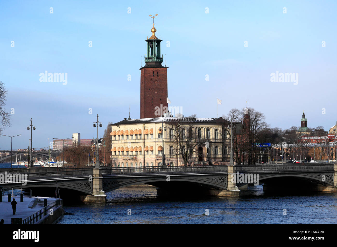 Vue d'hiver de l'Hôtel de Ville sur le lac Malaren, Ville de Stockholm, Suède, Europe City Hall est le lieu de la cérémonie du prix Nobel chaque année sur le Banque D'Images