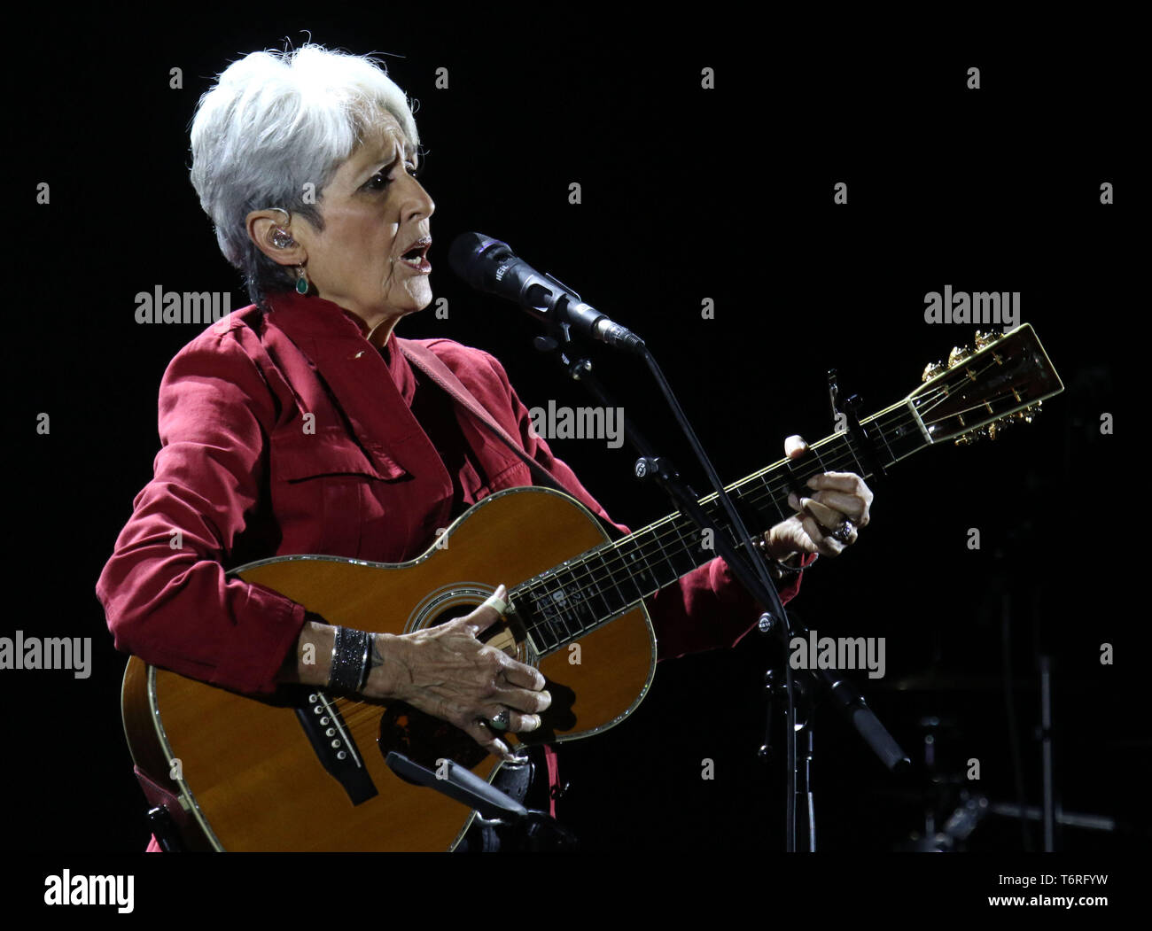 Le 1 mai 2019 - New York City, New York, États-Unis - chanteuse folk et activiste Joan Baez effectue pendant sa tournée d'adieux au Beacon Theatre. (Crédit Image : © ZUMA/Kaszerman Nancy fil) Banque D'Images