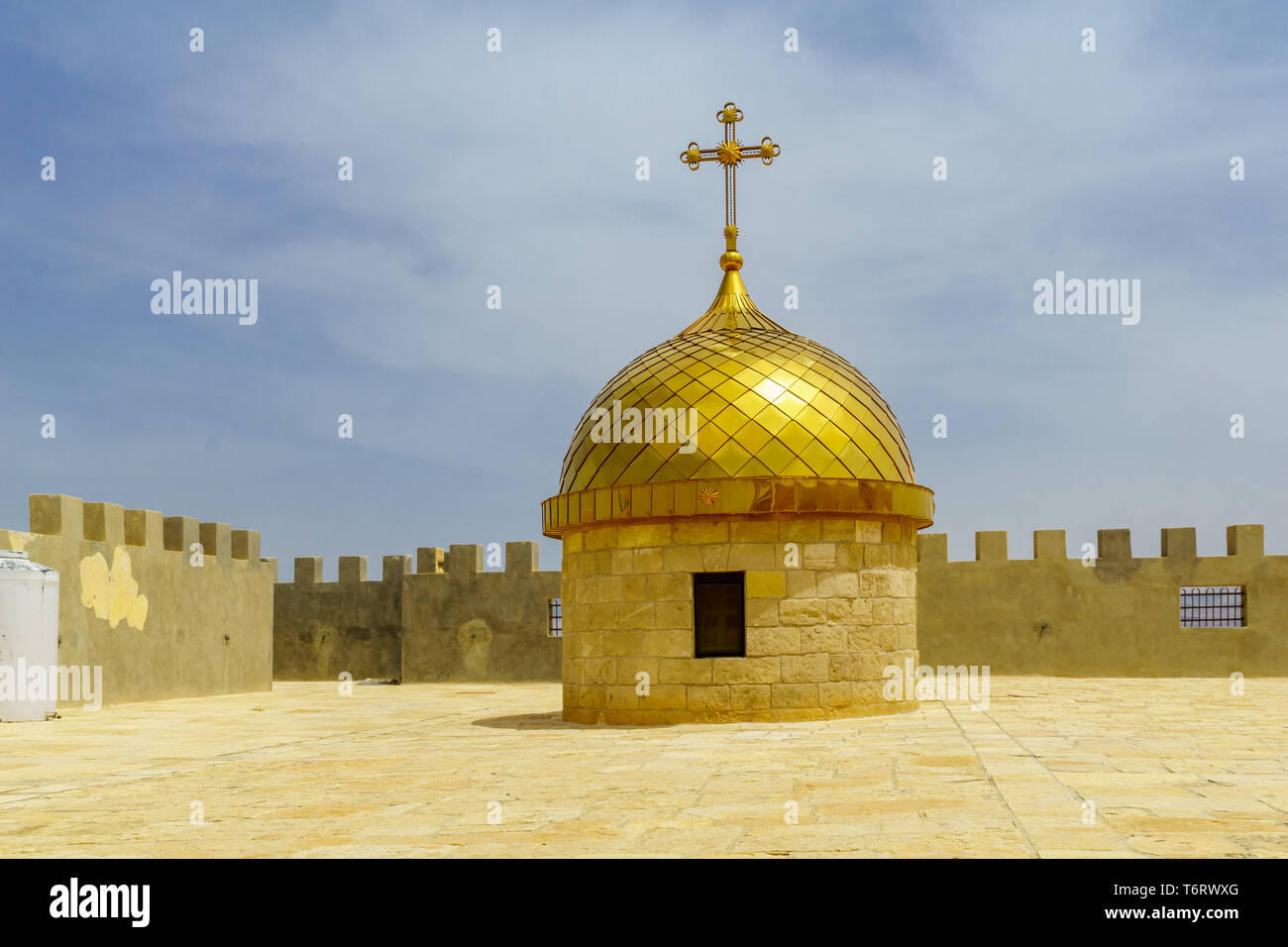 Qasr el Yahud, Cisjordanie - 24 Avril 2019 : vue sur le dôme de l'église de Palais Juifs Qasr el Yahud Banque D'Images