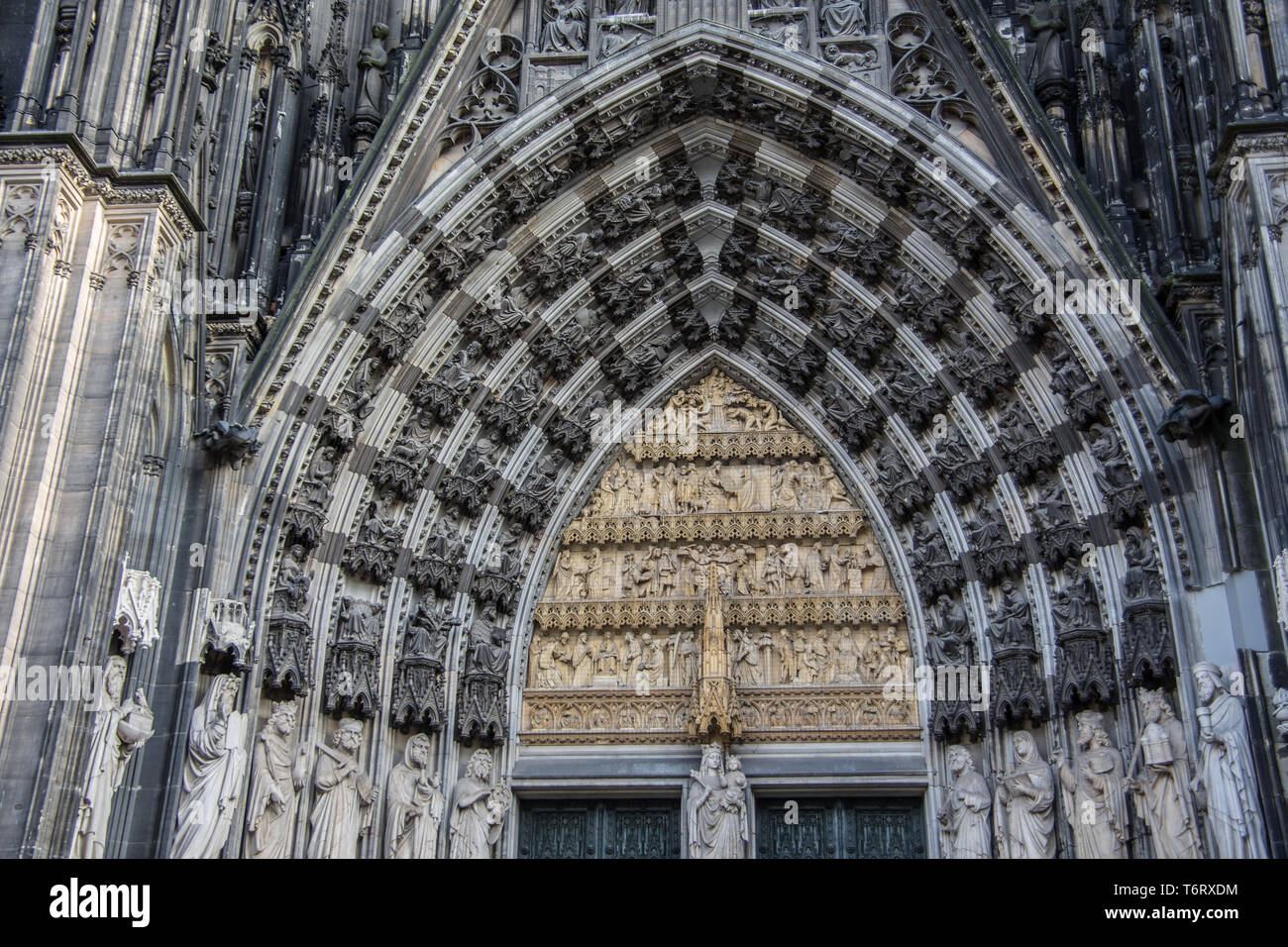 La cathédrale de Cologne avec des tours et des ornements Banque D'Images