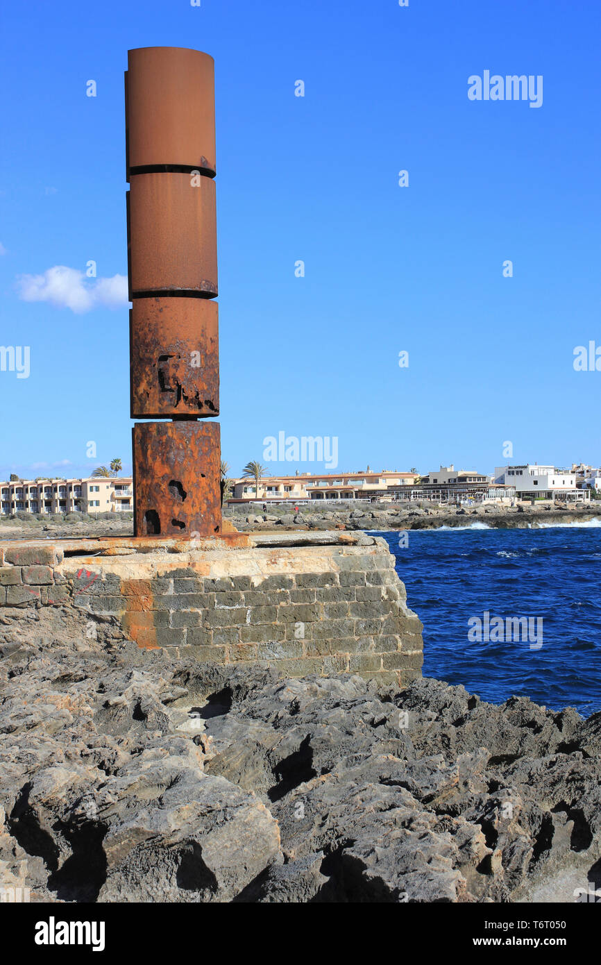 'Loin de la Sal' Art sur la promenade de Colonia Sant Jordi, Mallorca par l'artiste Josep Maria Sirvent Banque D'Images