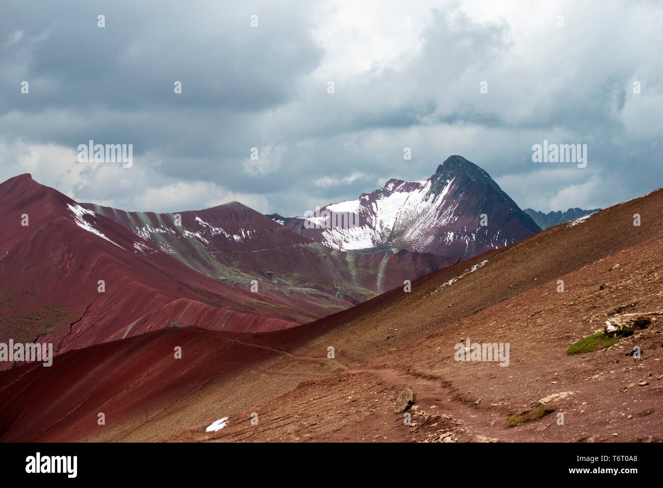 Paysage de la piste vide dans Andes Péruviennes par jour Banque D'Images