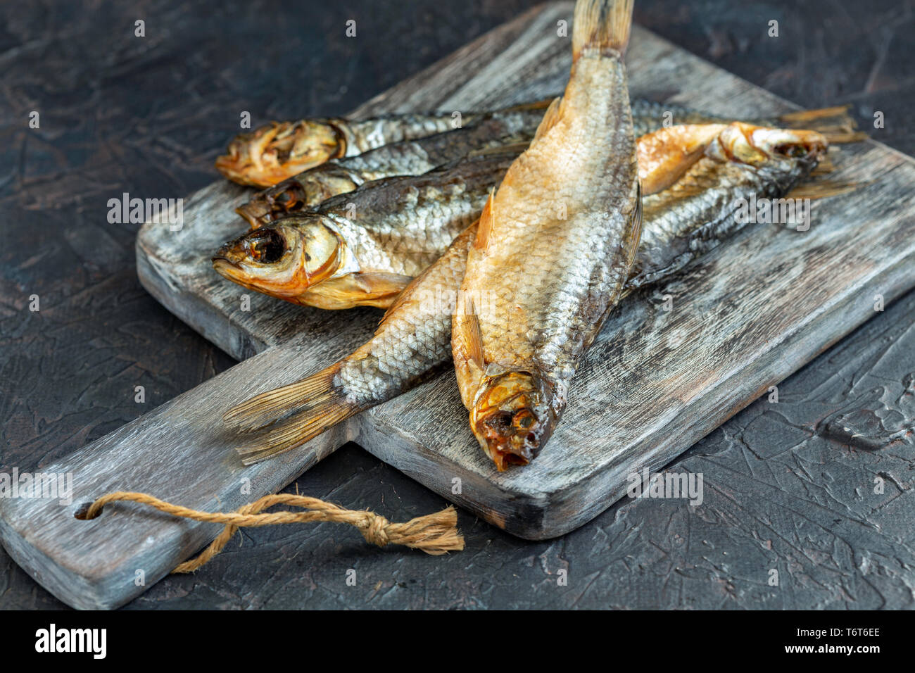 Le poisson séché sur l'administrateur. Banque D'Images Le poisson séché sur l'administrateur. Banque D'Images