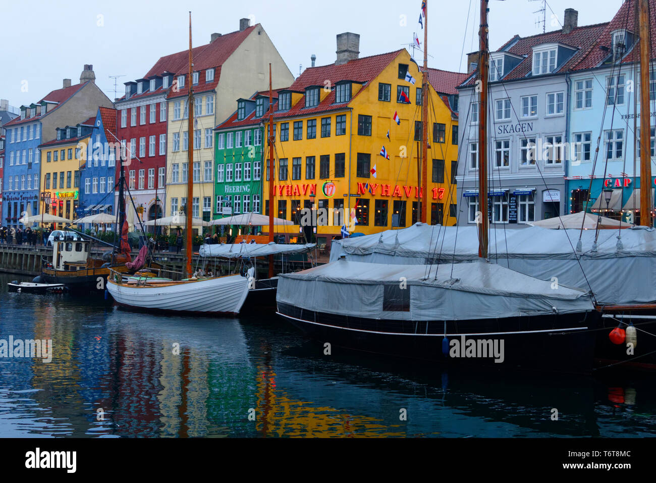 Canal de Nyhavn et de divertissement, Copenhague, Danemark, Scandinavie, Europe Banque D'Images