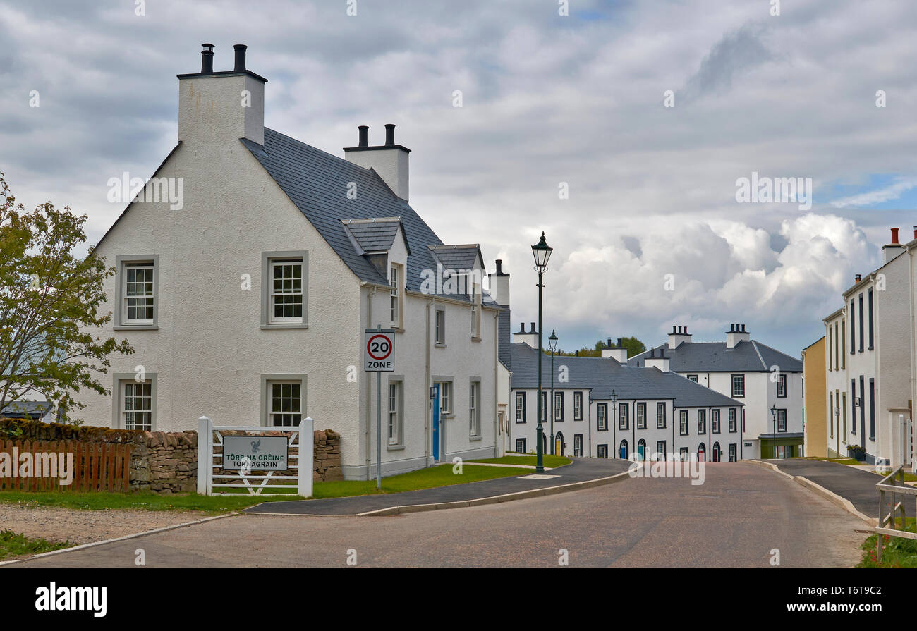 TORNAGRAIN INVERNESS ECOSSE PRÉVU HAMEAU OU VILLAGE ROUTE D'ENTRÉE ET SIGNE SUR GATE Banque D'Images