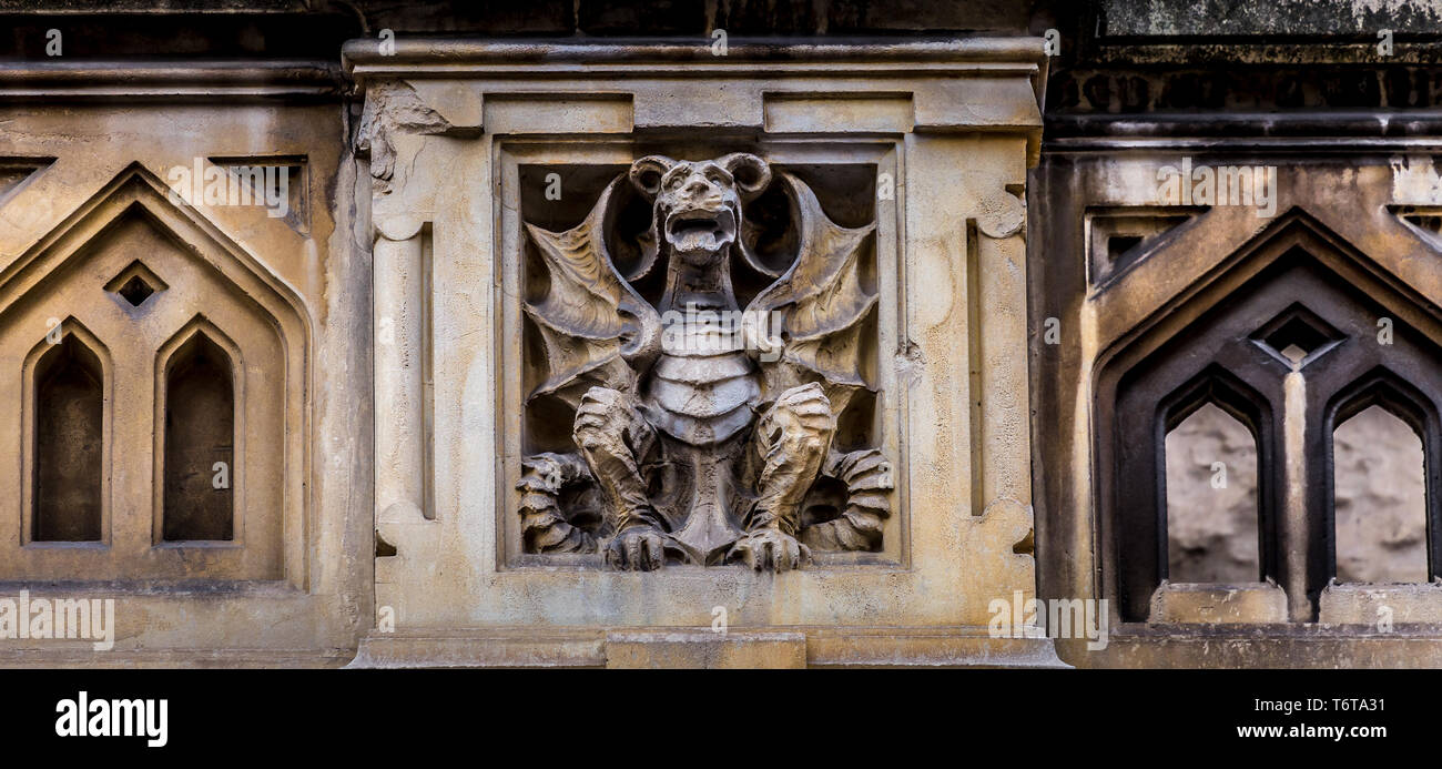 TURIN, ITALIE - Dragon sur la façade du palais de la Victoire Banque D'Images