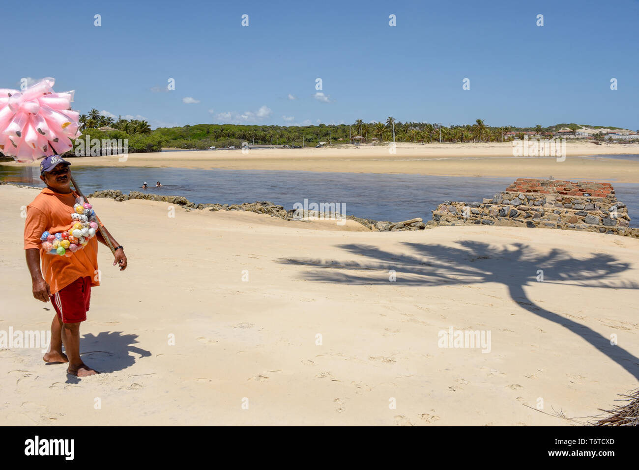 Sibauma, Brésil - 23 janvier 2019 : : plage vendeur à Sibauma près de Pipa sur le Brésil Banque D'Images