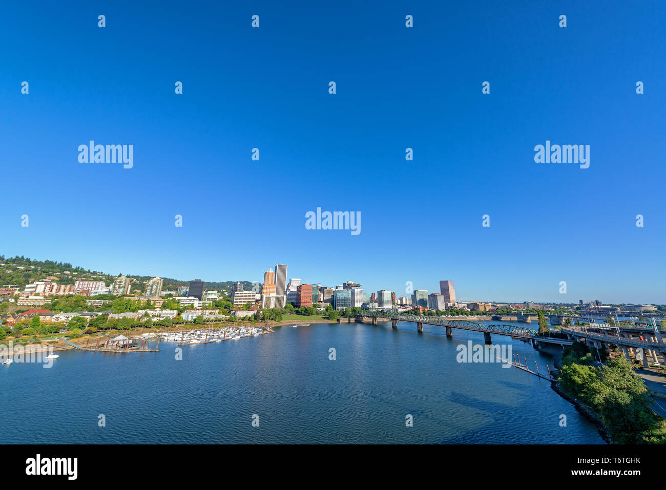 Vue grand angle du centre-ville de Portland, Oregon et de la Willamette River Banque D'Images