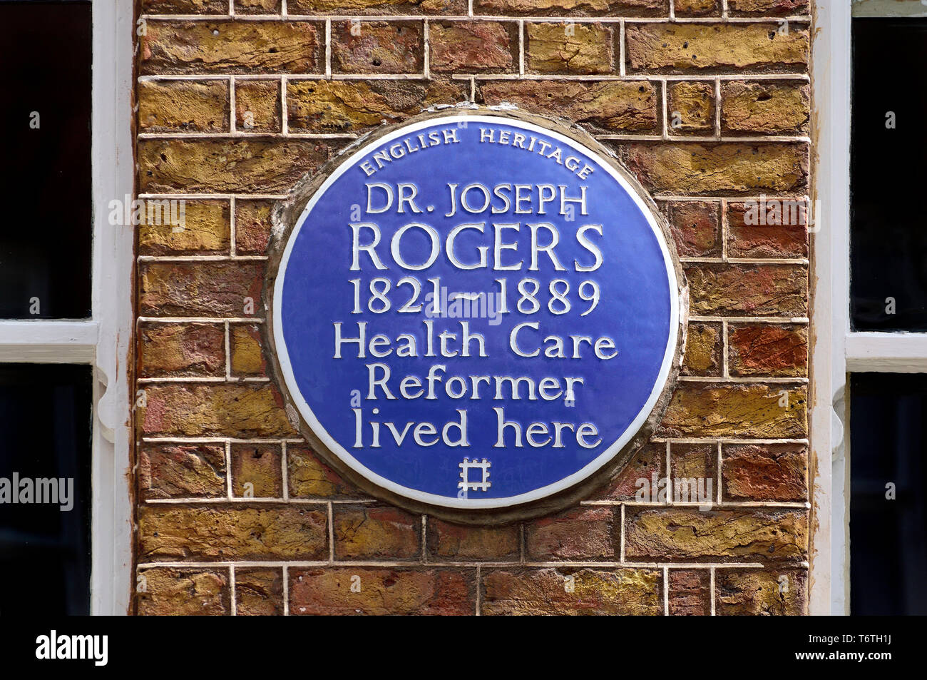 Londres, Angleterre, Royaume-Uni. Blue Plaque commémorative : Dr Joseph Rogers (1821-1889), réformateur de la santé a vécu ici. 33 Dean Street, Westminster Banque D'Images