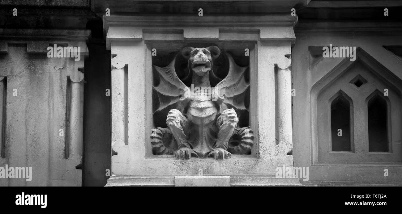 TURIN, ITALIE - Dragon sur la façade du palais de la Victoire Banque D'Images