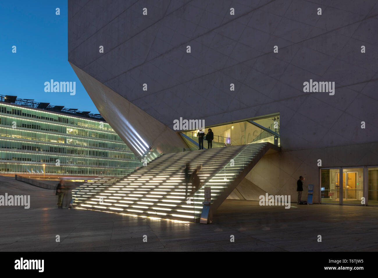 Casa de Musica / Maison de la musique, Porto, Portugal dans la nuit Banque D'Images