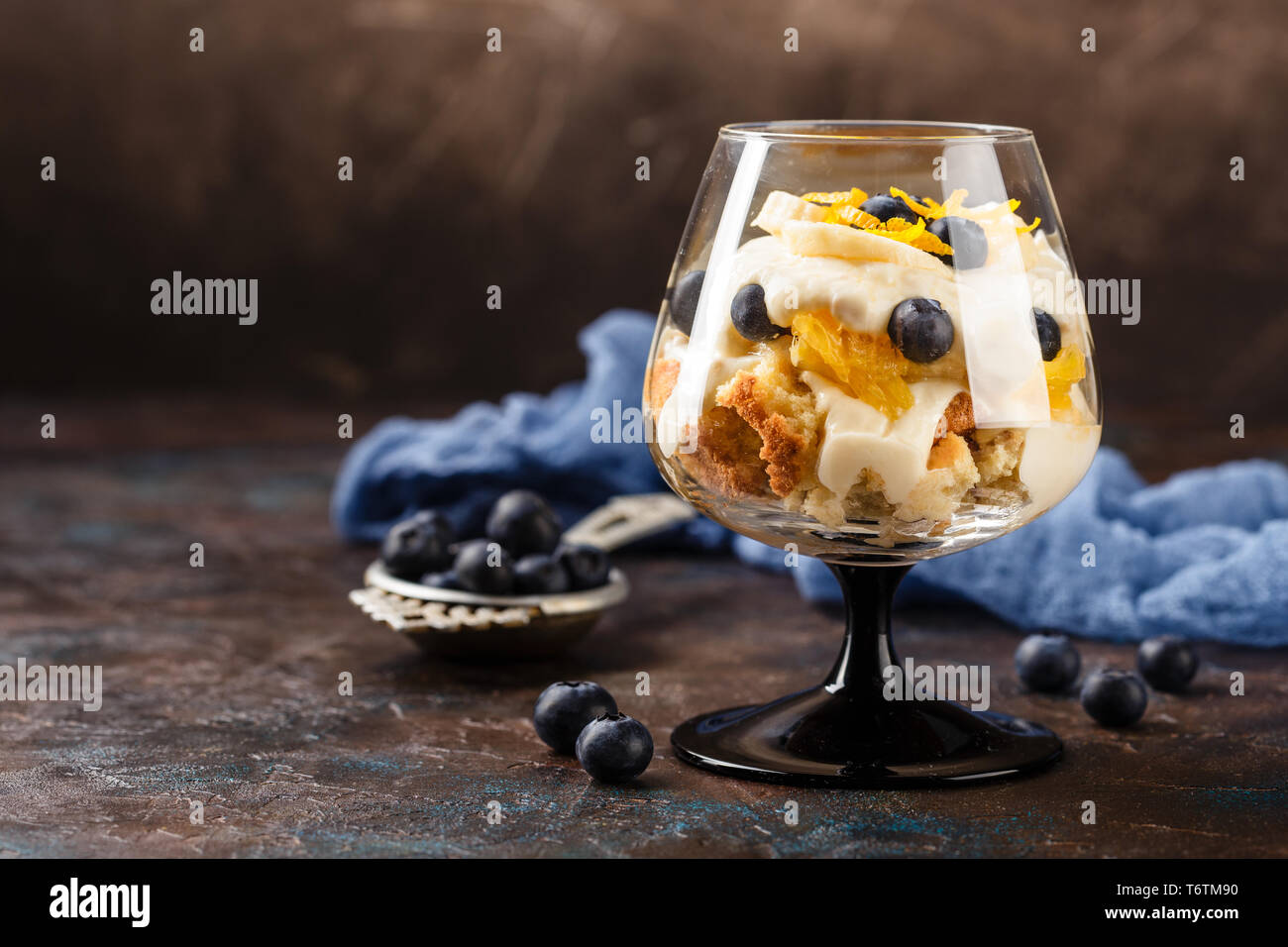Dessert bagatelle en couches en bonne santé Banque D'Images