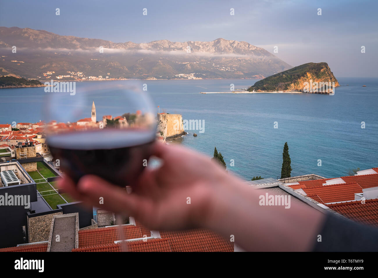 Woman with red wine Banque D'Images