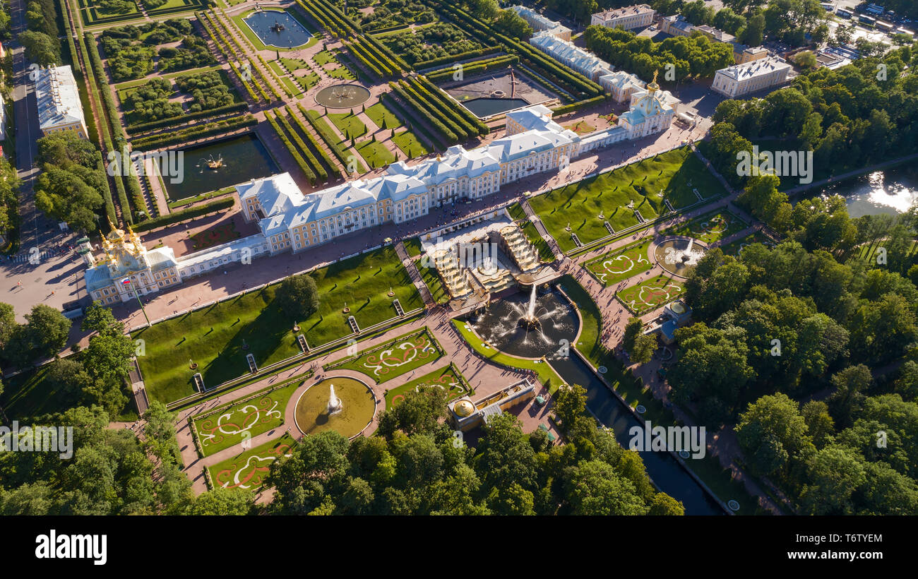 Vue aérienne sur le palais de Petrodvorets Peterhof Banque D'Images
