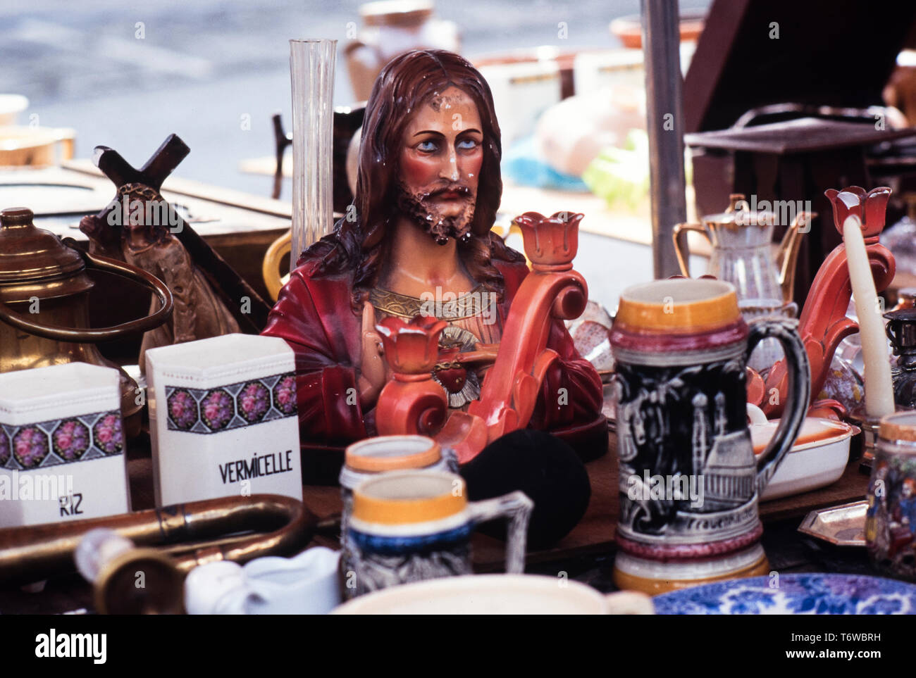 Bruges en Belgique. 2000 Bruges, Brugge : Flamand ; Allemand : Brügge est la capitale et la plus grande ville de la province de Flandre occidentale dans la région flamande de Belgique, dans le nord-ouest du pays. Le domaine de l'ensemble de la ville s'élève à plus de 13 840 hectares (138,4 km2 ; 53,44 miles carrés), y compris 1 075 hectares sur la côte, à Zeebrugge (de Brugge aan zee,[2] qui signifie 'Bruges par la mer").[3] Le centre-ville historique est un site du patrimoine mondial de l'UNESCO. Banque D'Images