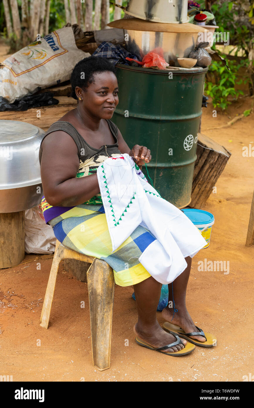Femme de couleur Dan Village, Upper River, le Suriname Suriname Banque D'Images