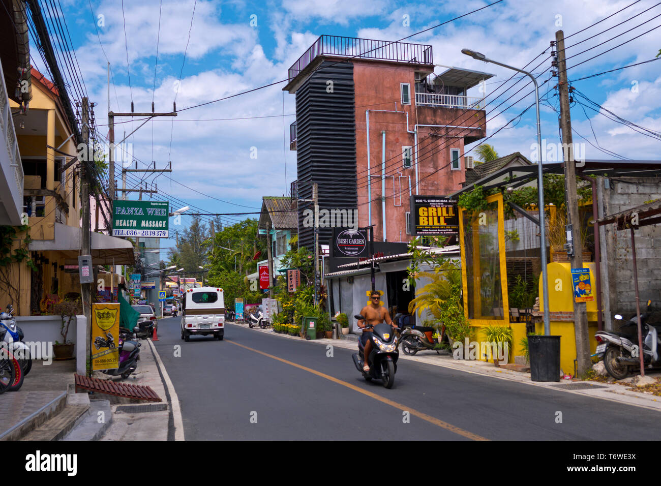Hat Rim Road, Kamala, l'île de Phuket, Thaïlande Banque D'Images