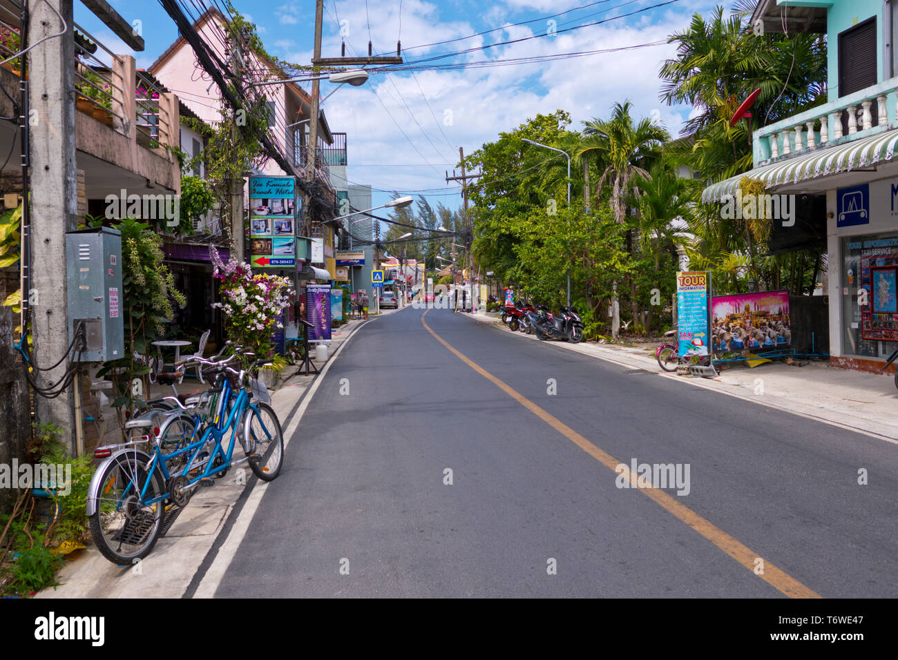 Hat Rim Road, Kamala, l'île de Phuket, Thaïlande Banque D'Images