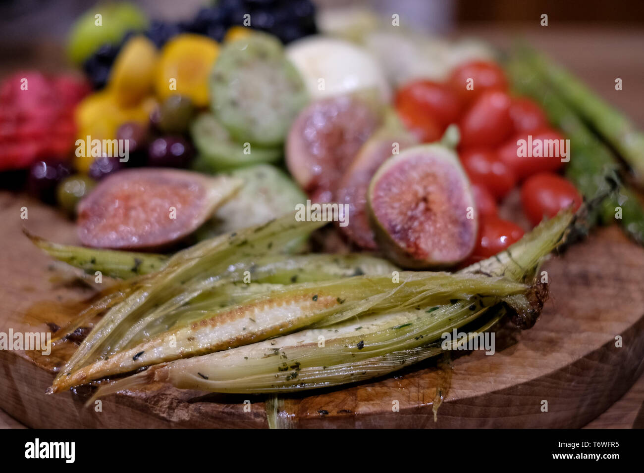 Assiette de fruits et légumes, photographié à Babylonstoren Wine Estate, Franschhoek, Afrique du Sud Banque D'Images