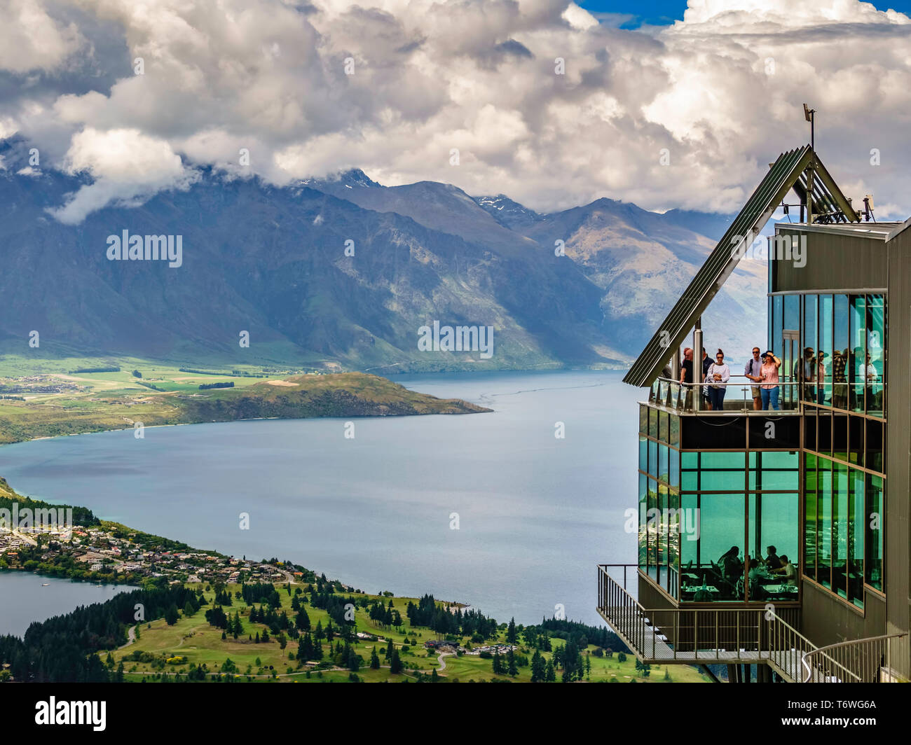 Les touristes ont des vues spectaculaires tout en haut dans Queenstown, Nouvelle-Zélande Banque D'Images