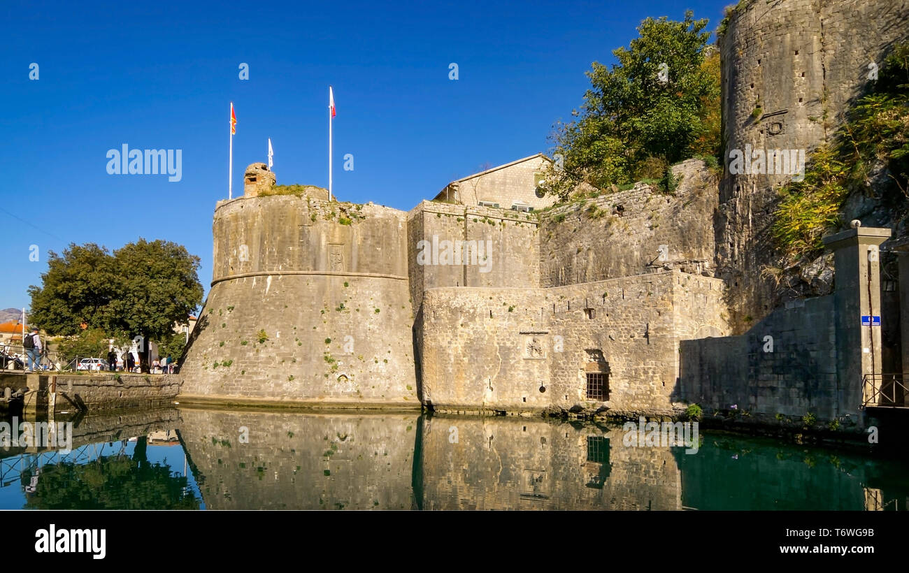 Tour de garde de la forteresse de Kotor au Monténégro Banque D'Images