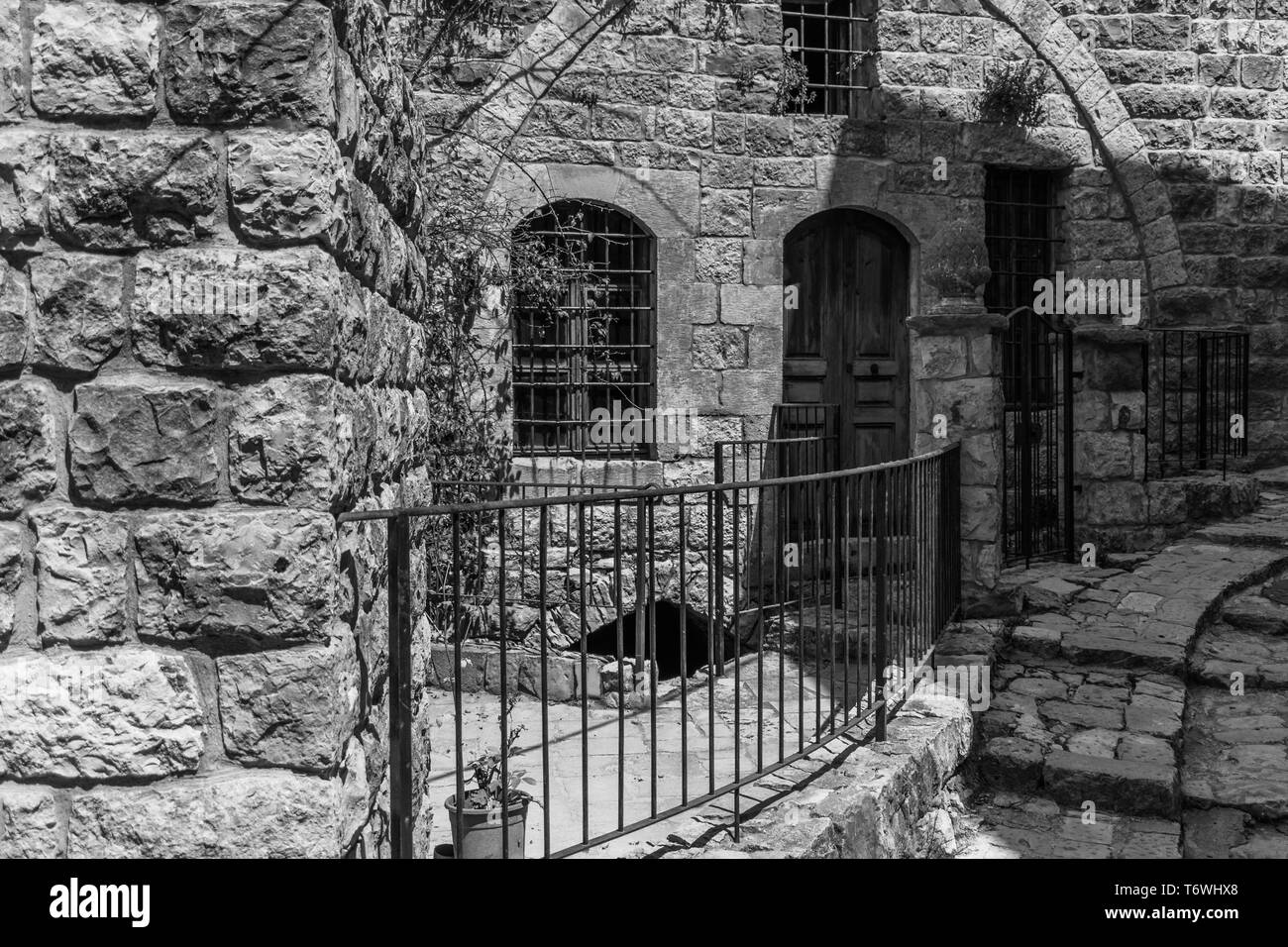 C'est une capture de l'anciennes routes dans Der El Kamar un village situé dans le Liban et vous pouvez le voir sur la photo l'ancien marche fait de pierres avec un son Banque D'Images