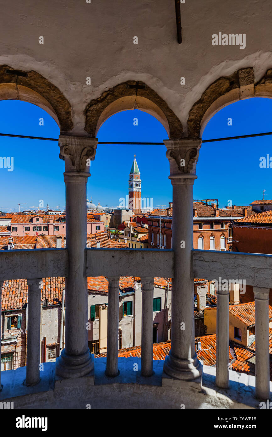 Vue depuis le Palais Contarini del Bovolo à Venise Italie Banque D'Images