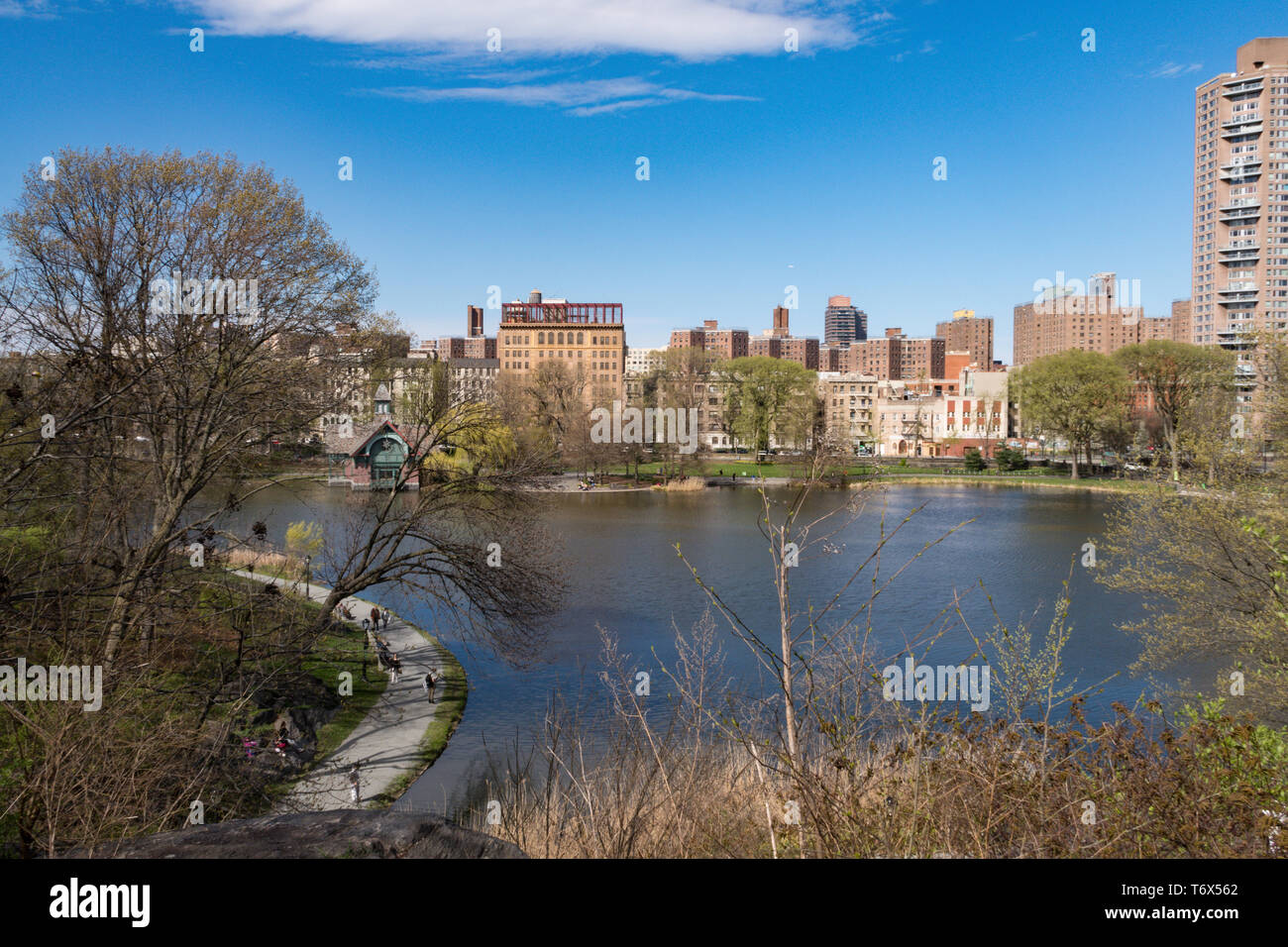 Le Harlem Meer est un petit plan d'eau situé à l'extrême nord de Central Park, à New York, aux États-Unis Banque D'Images