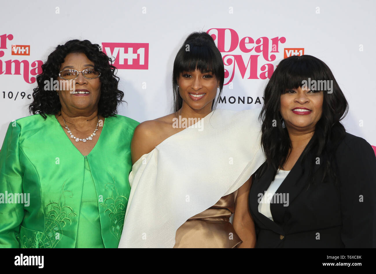 Los Angeles, CA, USA. 2 mai, 2019. Ciara avec grand-mère Gladys, la mère Jackie Harris, à l'Annuel VH1 'cher Mama : Une lettre d'amour pour maman" au théâtre à l'Ace Hotel à Los Angeles, Californie le 2 mai 2019. Credit : Faye Sadou/media/Alamy Punch Live News Banque D'Images