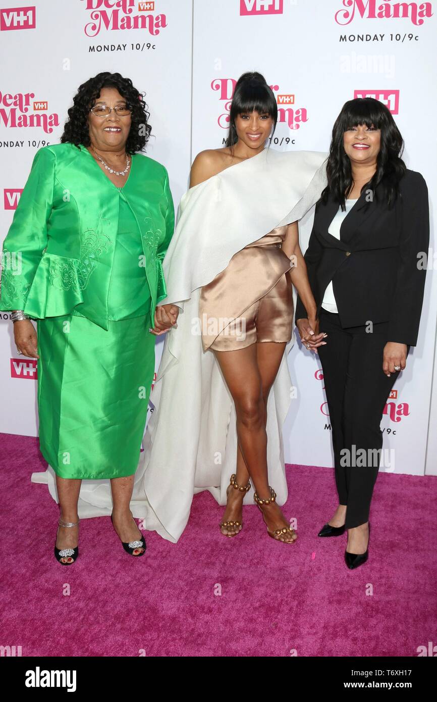 Los Angeles, CA, USA. 2 mai, 2019. Grand-mère Gladys, Ciara, Jackie Harris aux arrivées de VH1's Chers annuel Mama : Une lettre d'amour à maman, le théâtre à l'Ace Hotel, Los Angeles, CA, le 2 mai 2019. Credit : Priscilla Grant/Everett Collection/Alamy Live News Banque D'Images