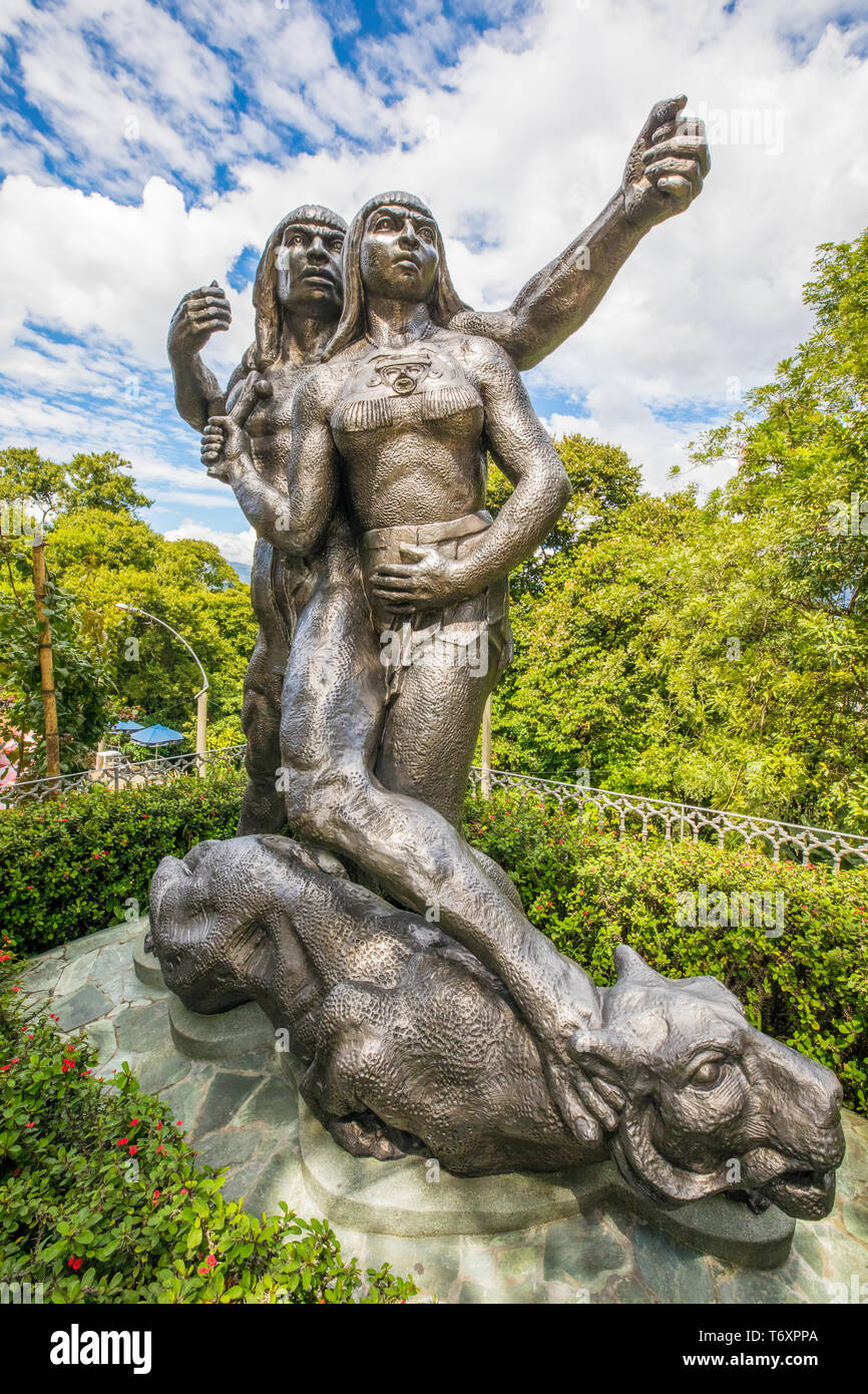 Sculpture représentant les autochtones colombiens à Cerro Nutibara Medellin Banque D'Images