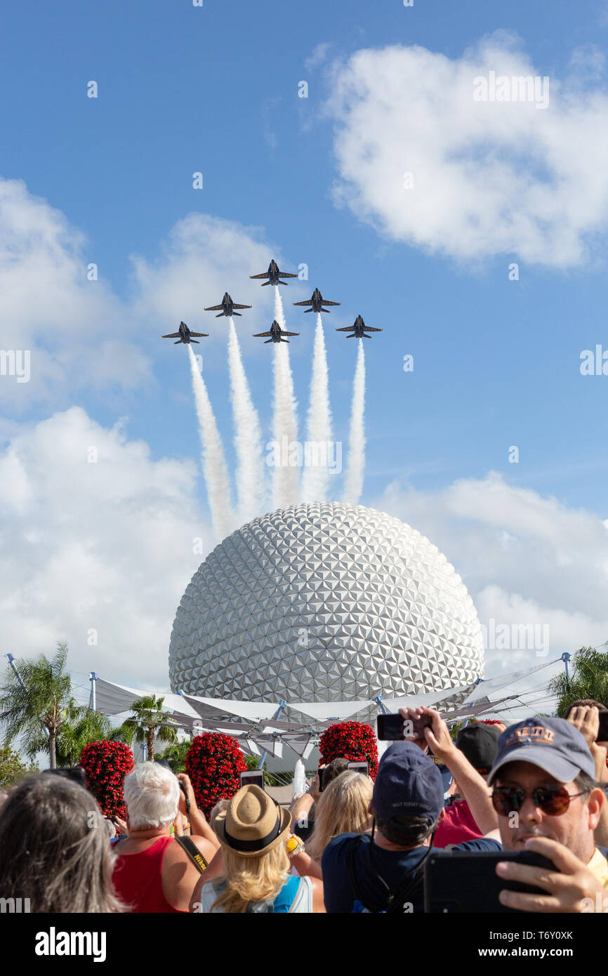 L'US Navy Blue Angels Flyover Walt Disney World's Epcot Center 2 Mai 2019 Banque D'Images