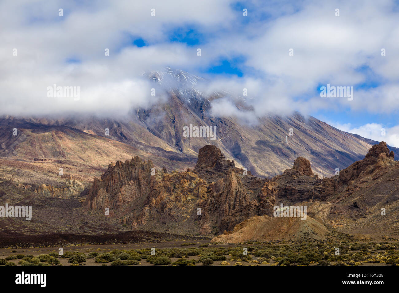 Volcan Pico del Teide est le plus haut sommet d'Espagne. Sa hauteur est d'environ 7500 m, ce qui est 3718 m au-dessus du niveau de la mer. Tenerife, Îles Canaries Banque D'Images