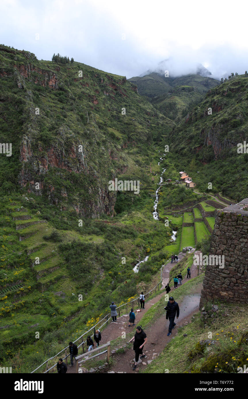 Ruines incas de Pisac, Pérou. Cela fait partie de la région connue comme la Vallée Sacrée, c'était un lieu de grande importance religieuse pour les civilisations andines. Banque D'Images