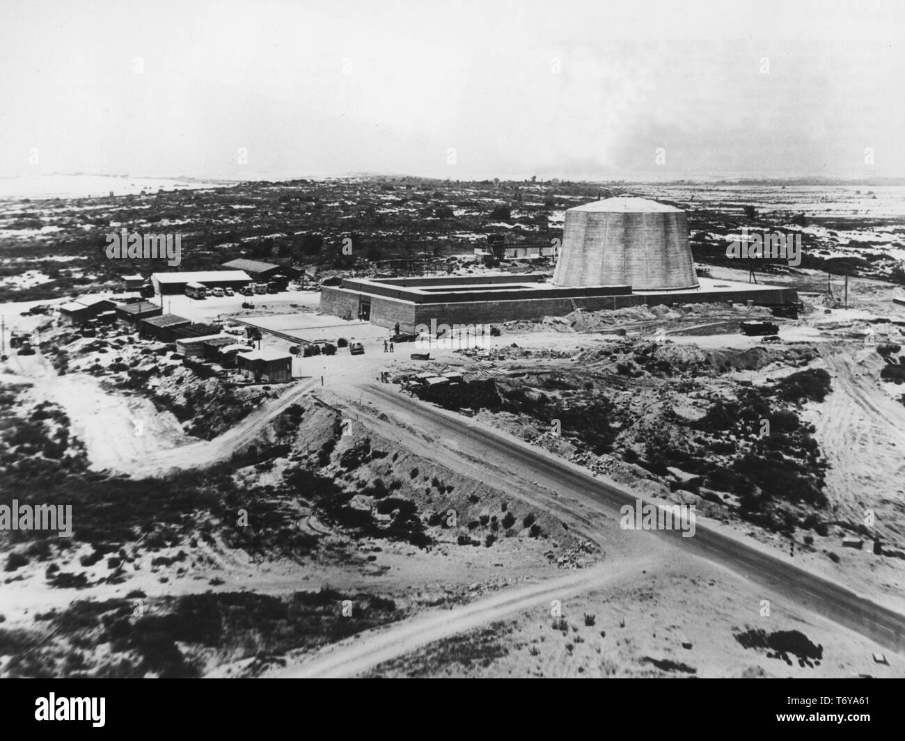 Vue aérienne du centre de recherche nucléaire Soreq, Yavne, Israël, 1960. Image courtoisie du département américain de l'énergie. () Banque D'Images