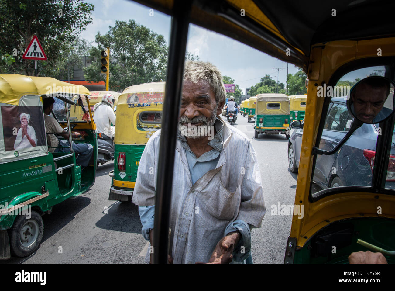 Vieil homme à mendier, à New Delhi Inde Banque D'Images