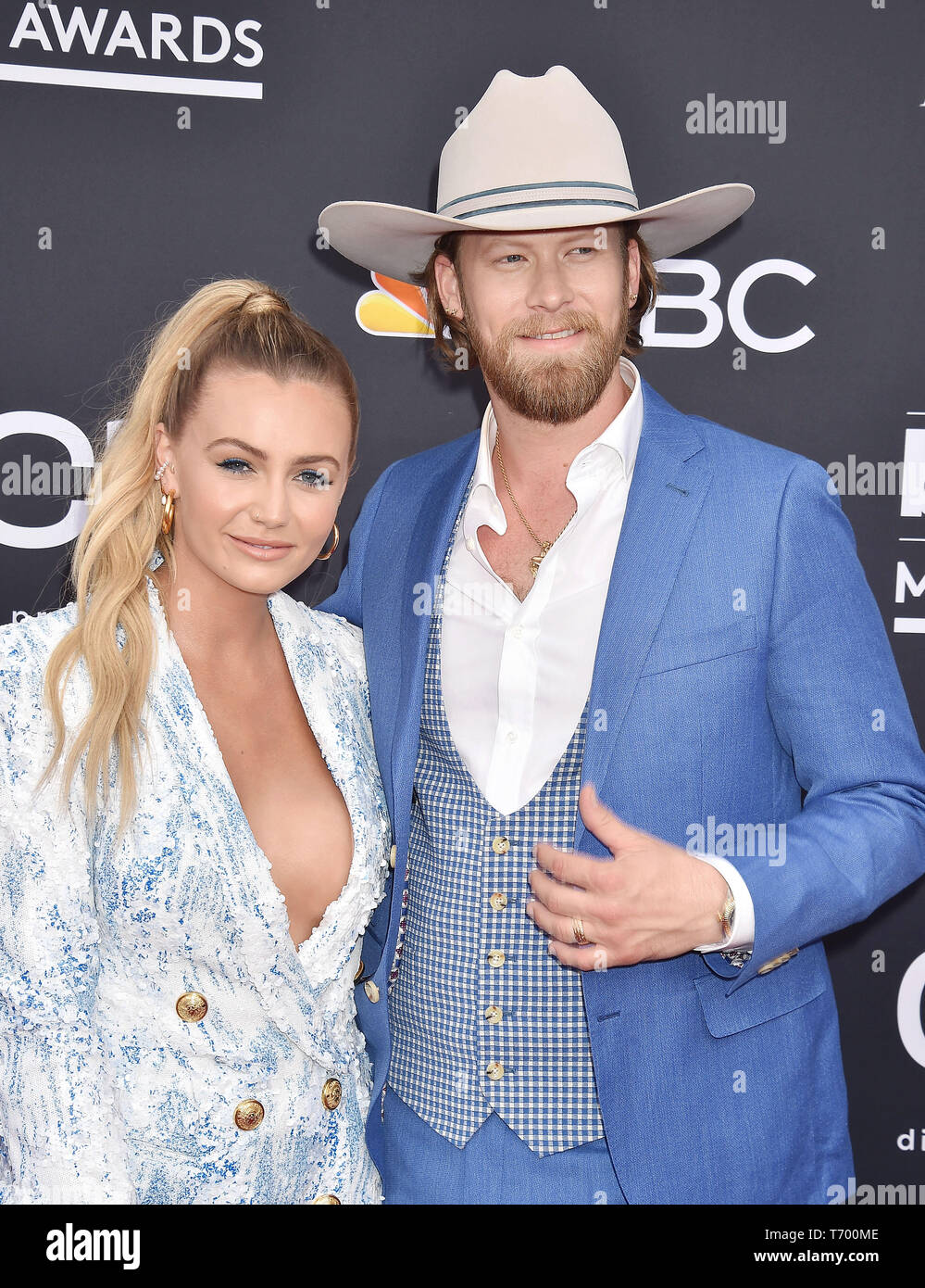 LAS VEGAS, NV - 01 MAI : Brittney Marie Cole avec Brian Kelley de Floride Géorgie participe à la ligne 2019 Billboard Music Awards au MGM Grand Garden Arena le 1 mai 2019 à Las Vegas, Nevada. Banque D'Images