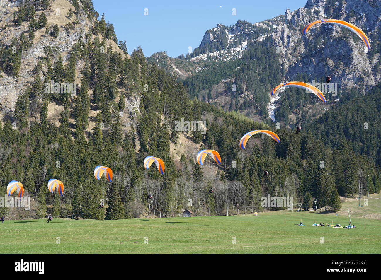 Compilation de parapente à l'atterrissage Banque D'Images