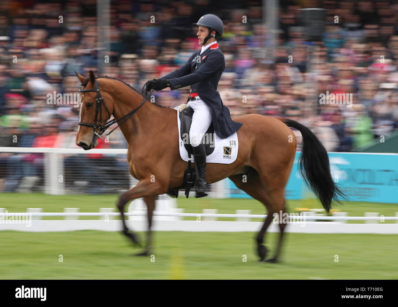 Essayé SOMEHTING AVEC DIFFÉRENTS ET CE NUMÉRO 27. Pas sûr qu'ils travaillent....N'HÉSITEZ PAS À BIN-LES SI VOUS N'aimez pas eux... La Grande-Bretagne veut Oakden sur Cooley Ramiro participe à la journée de dressage pendant trois des 2019 Mitsubishi Motors Badminton Horse Trials au Badminton Estate, Gloucestershire. Banque D'Images