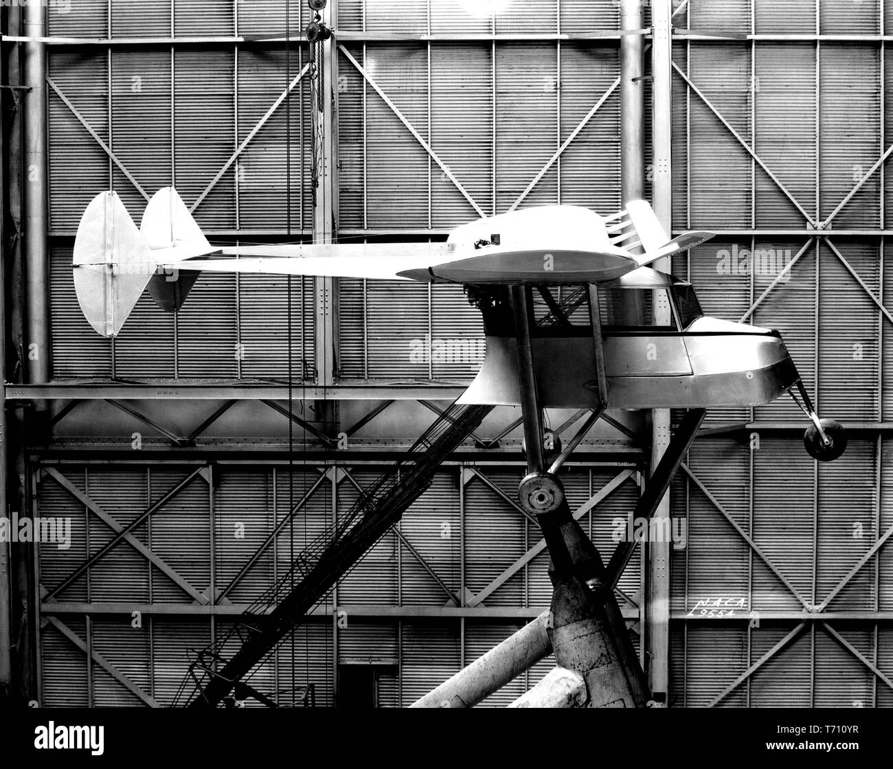 W-1 avec l'aéronef, train d'atterrissage tricycle conçu par Fred Weick, en phase de test au siège de la NACA à Langley, en Virginie, Mars, 1934. Droit avec la permission de la National Aeronautics and Space Administration (NASA). () Banque D'Images
