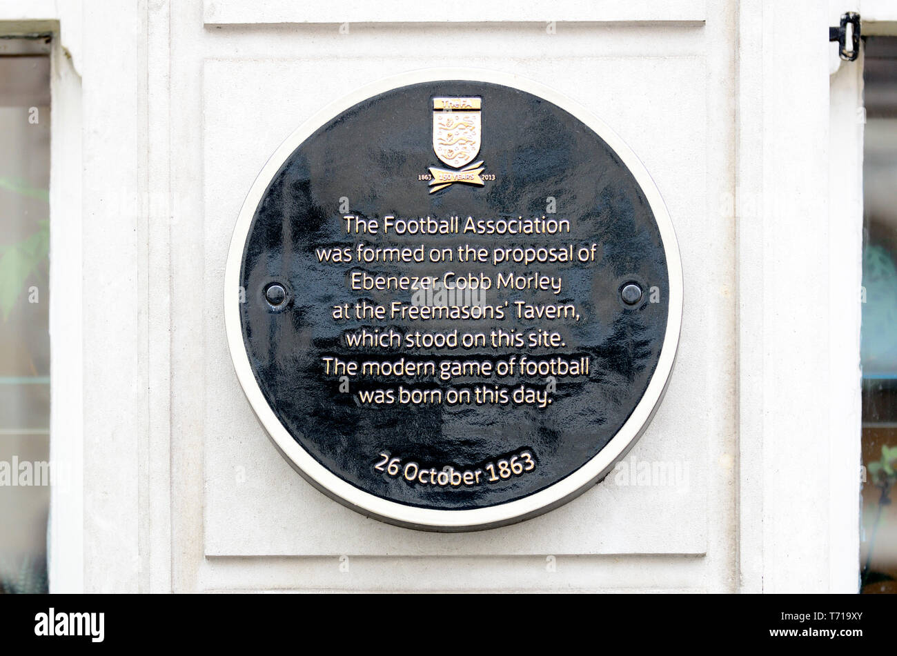 Londres, Angleterre, Royaume-Uni. Plaque commémorative : 'La Football Association a été formé sur la proposition d'Ebenezer Cobb Morley à la Taverne des francs-maçons, whi Banque D'Images
